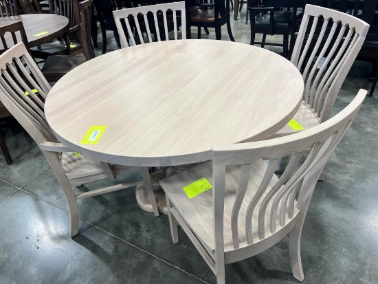 OAK DINING TABLE W 4 SIDE CHAIRS, 48 IN ROUND