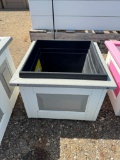 WH/GREY 14IN FLOWER BOX