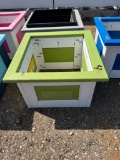 GREEN/WH 14IN FLOWER BOX