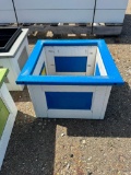 WH/BLUE 14IN FLOWER BOX