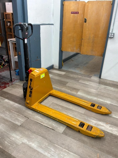 Big Joe Powered Pallet Jack Good Condition 110/120 V Charger
