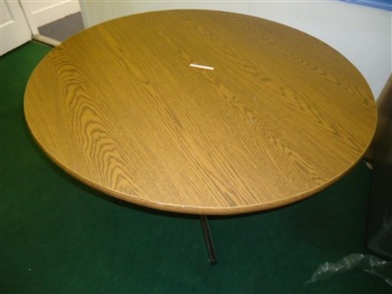 Single pedestal table