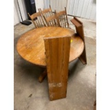 Round Top Table with 4 Chairs & 2 Leafs
