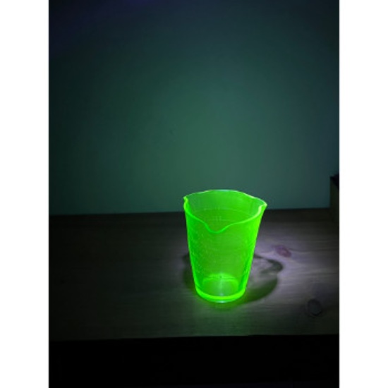 “Federal” Green Depression Uranium Measuring Cup