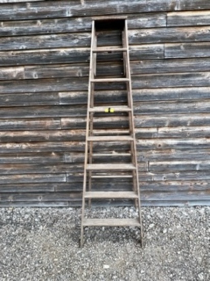 8ft Wood Ladder