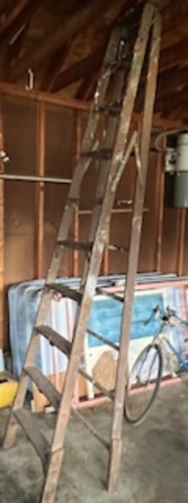 10' Wooden Ladder