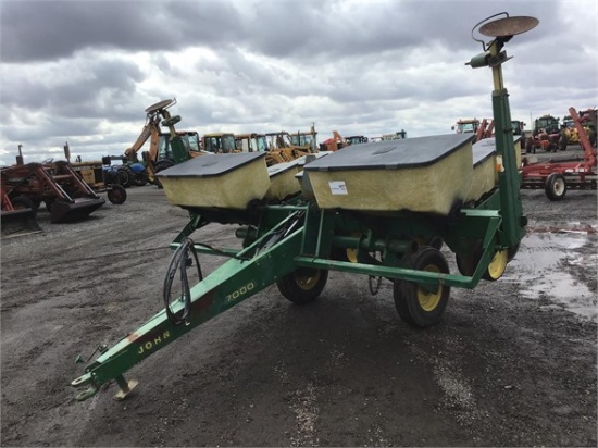 JOHN DEERE 7000 27450