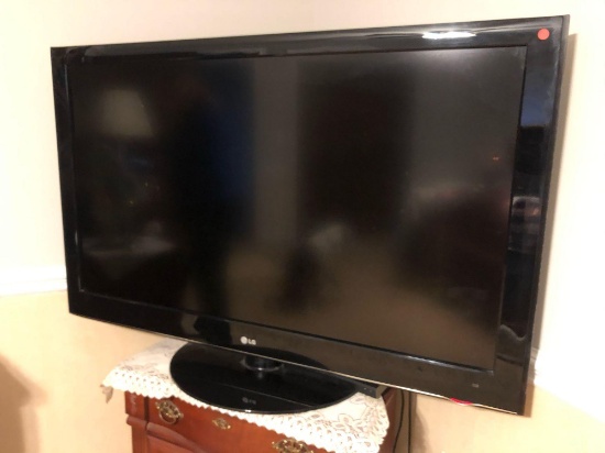 LG 55" Full HD LCD TV