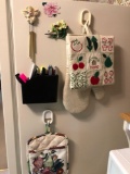 Refrigerator magnets and hot pads