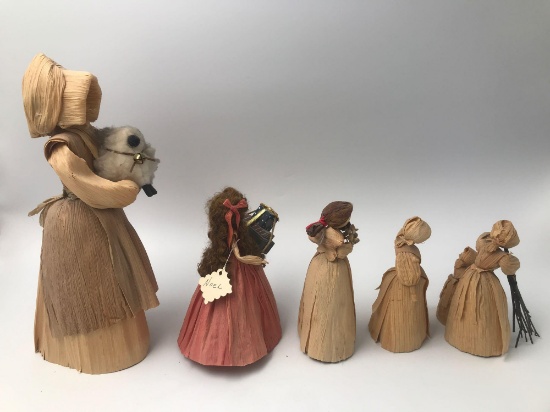 Five cornhusk dolls