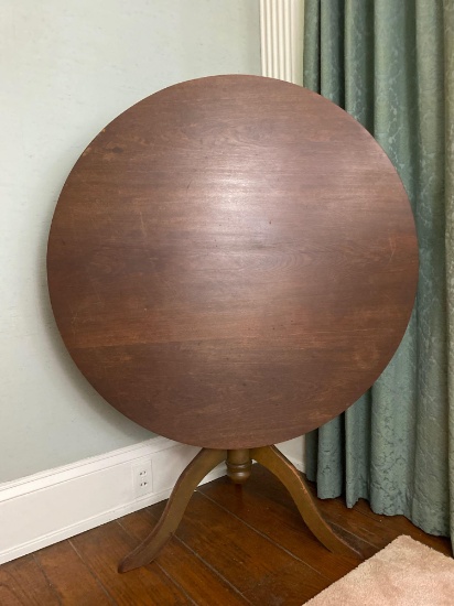 1850s American Country Walnut Tilt Top Table