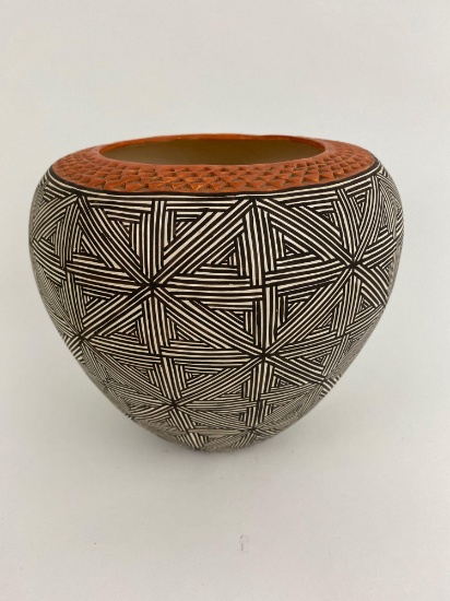 Mesmerizing Large Acoma Pueblo Olla signed by Leno