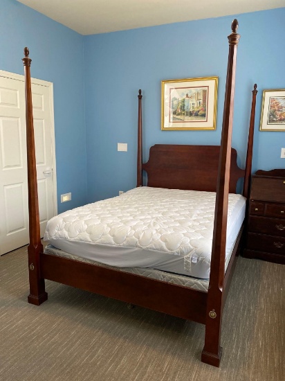 Queen Size 4-Poster Bed