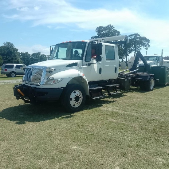 2009 International 4400 Crew Cab Utility Truck with Plow (SEE VIDEO)