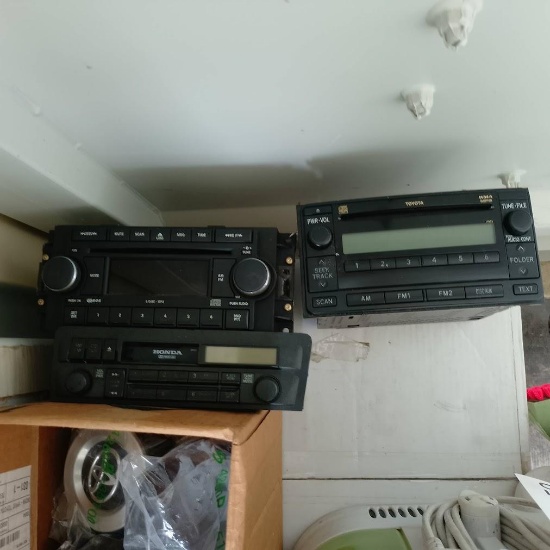 (3)--FACTORY RADIOS--HONDA,TOYOTA AND DODGE