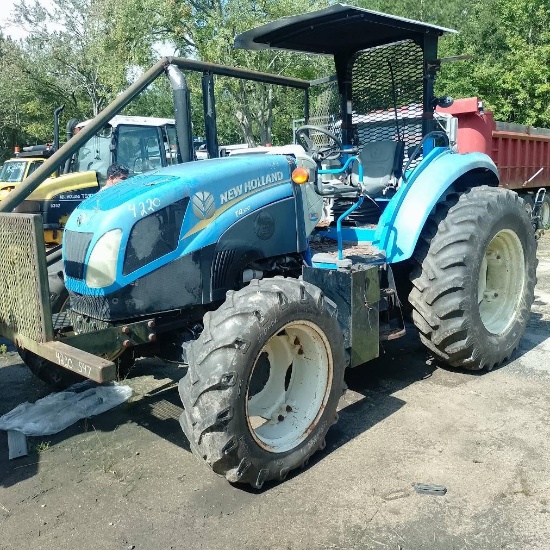 New Holland T4. 100