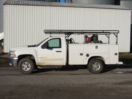 2008 Chevy Silverado 2500 HD, 4 x 4, gas