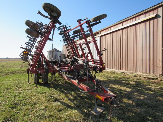 Case IH 200 Field Cultivator ser#YDD071991, 28’, 2 bar harrow & basket, gauge wheels, rear hitch w h