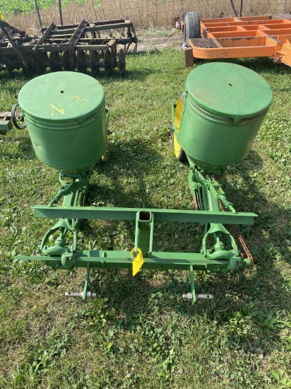 2 ROW PLANTER JD
