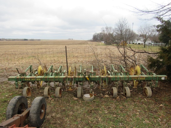 JOHN DEERE RM CULTIVATOR 4 ROW W/ SHIELDS