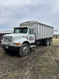 1994 INTERNATIONAL 4900 DT-466, 6 SPEED, 167,000 MILES ON ODO, 19FT ALUM BED CARGO DOORS, HOIST, ROL