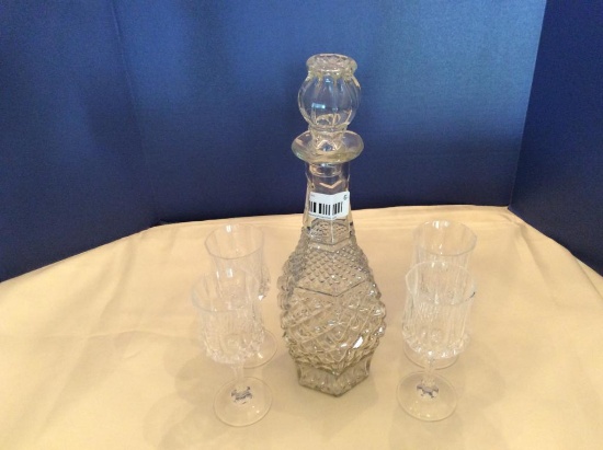 Glass Decanter with Four Glasses