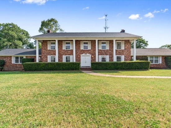 Beautiful 5000 Sq. Ft. Brick 2-Story Home in Anderson County
