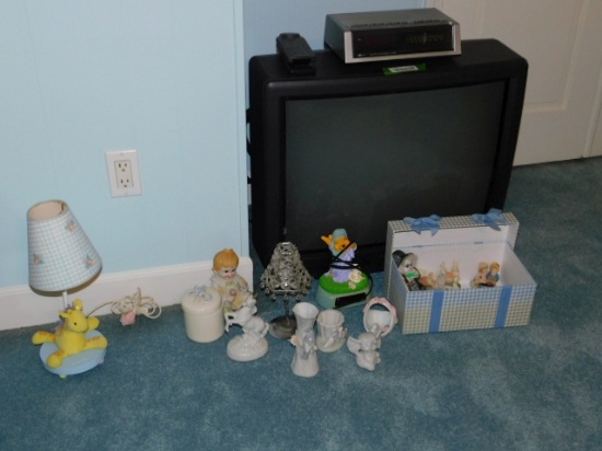 Lot- TV, Clock, Lamps, Globe Lights, Kids Books, Etc.