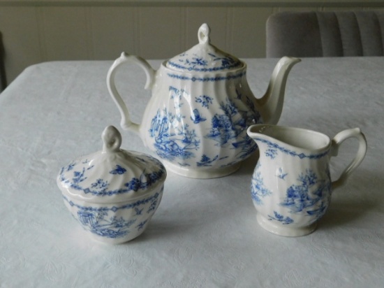 Churchill Tea Pot and Creamer & Sugar Made in Colombia