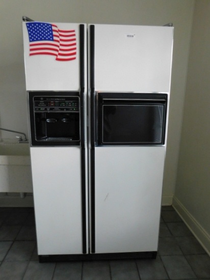 GE Side by Side 23.6 Cu. Ft. Refrigerator/Freezer w/Water & Ice