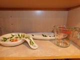 2 Unmarked Crackle Like Glassware and Pyrex Measuring Cup