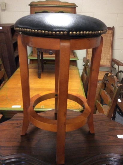 SWIVEL TOP STOOL