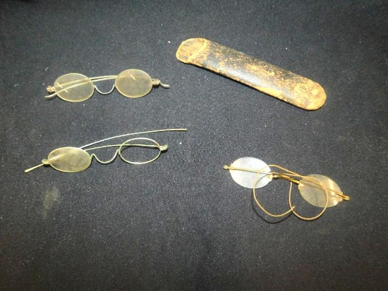 LOT WITH OLD EYEGLASSES