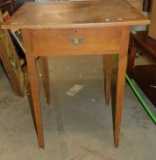 ANTIQUE MAPLE SIDE TABLE WITH ONE DRAWER AND TAPER LEGS