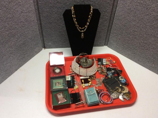 LOT WITH COSTUME JEWELRY