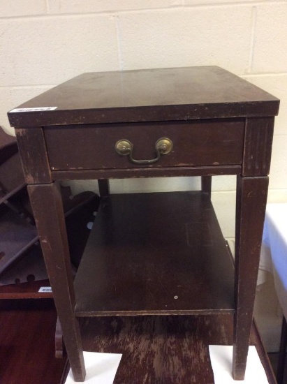 VINTAGE MAHOGANY END TABLE