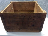 VINTAGE WOOD CRATE