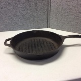 CAST IRON SKILLET WITH GRID