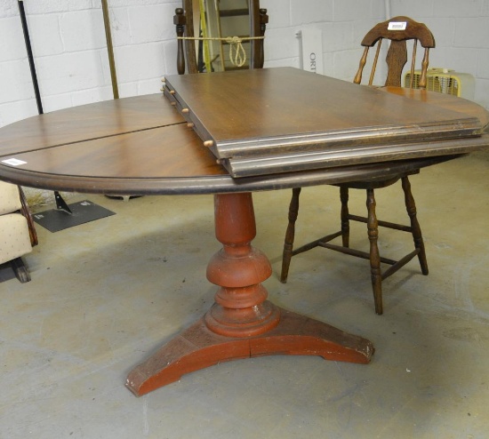 PEDESTAL WOOD DINING TABLE W/ LEAVES