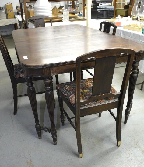 VINTAGE MAHOGANY DINING TABLE W/ 4 CHAIRS