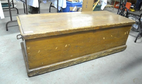 VINTAGE WOODEN BLANKET CHEST