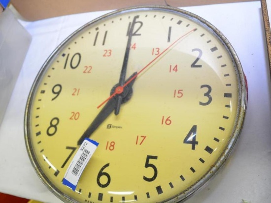 VINTAGE SIMPLEX CLOCK
