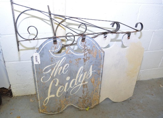 LOT OF WALL MOUNTED METAL AND WOOD SIGNS