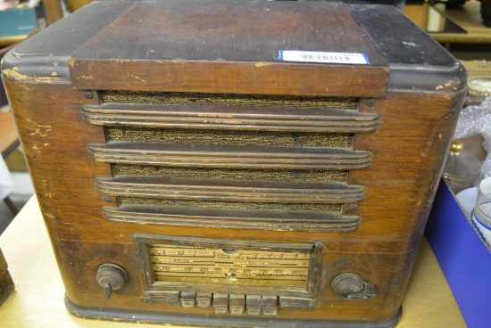 VINTAGE WOOD RADIO