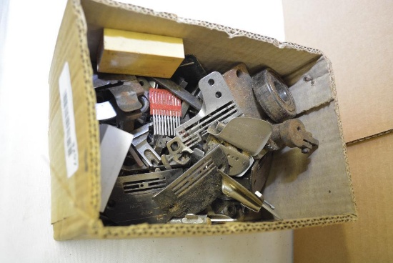 LOT OF SEWING MACHINE PARTS
