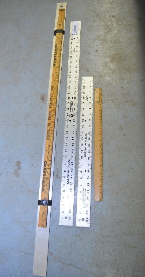 LOT OF METAL AND WOOD RULERS