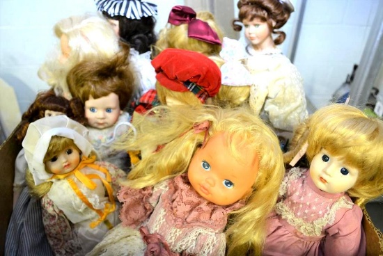 BOX LOT W/ PORCELAIN DOLLS