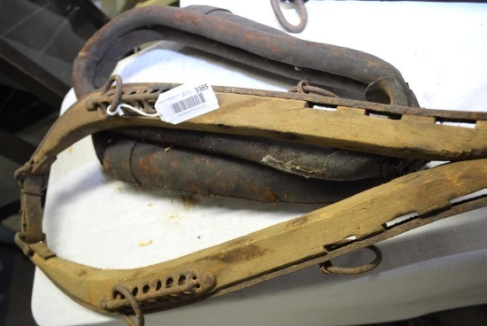 VINTAGE HORSE COLLAR AND HAMES