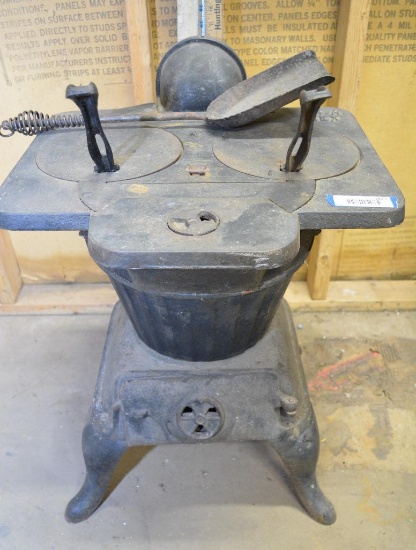 ANTIQUE REX 84-A CAST IRON STOVE