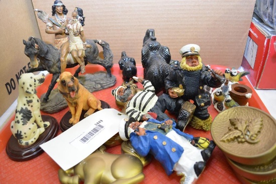 LOT WITH ANIMAL FIGURINES